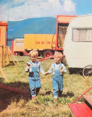 Tvillingerne i cirkus